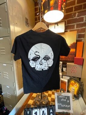 Chomp optical illusion graphic that depicts either two flamingos or a skull.